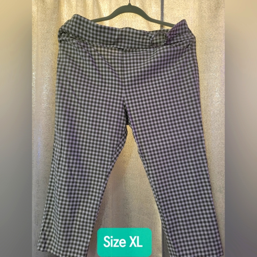 Maurices Capri Pants